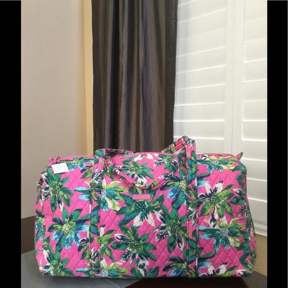 Vera Bradley Handbags - NWT VERA BRADLEY LARGE DUFFEL